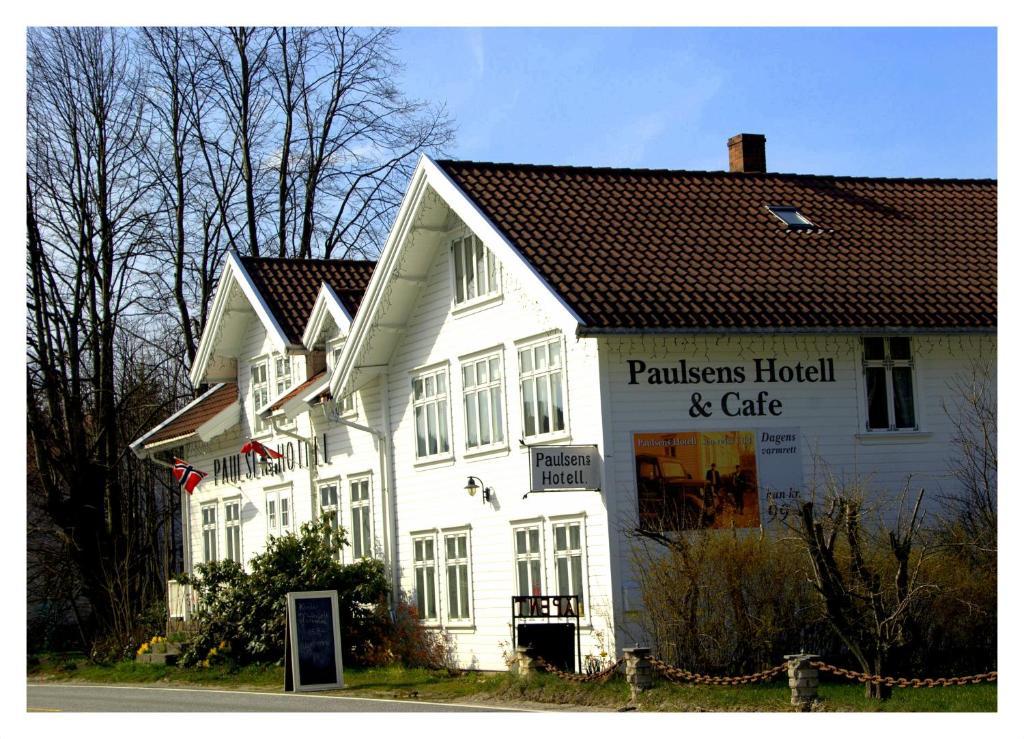 Paulsens Hotel Lyngdal Exterior photo